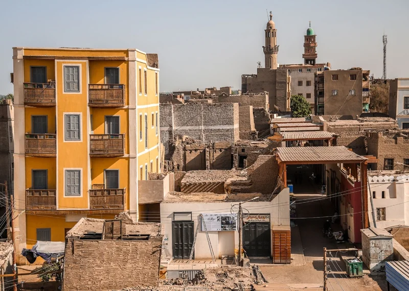 Pink Pineapple: The 'trend' Benny Blanco's selling. - Internet Meltdown!